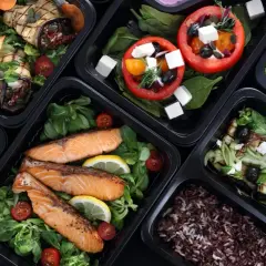 Ile kosztuje catering Chodakowskiej? Sprawdź ceny i oferty dietetyczne