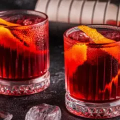 Najlepsze drinki z winem, które zaskoczą Twoich gości i ożywią imprezę