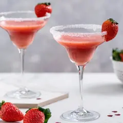 Pyszne drinki z prosecco i truskawkami, które zachwycą każdego