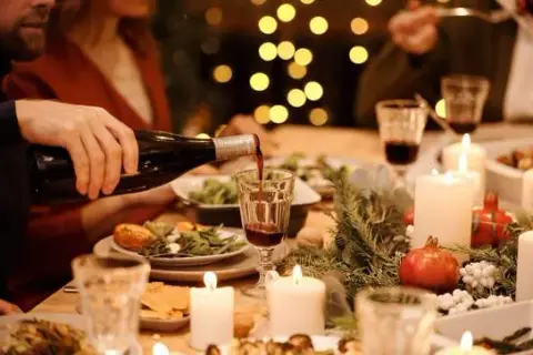 Ile kosztuje catering na wigilię? Zaskakujące ceny i opcje do wyboru