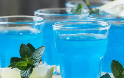 Jak przygotować pyszny drink z Blue Curacao i wódką w prosty sposób