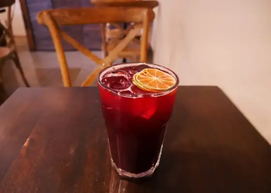 Pyszne drinki z piwem bezalkoholowym, które zaskoczą Twoich gości